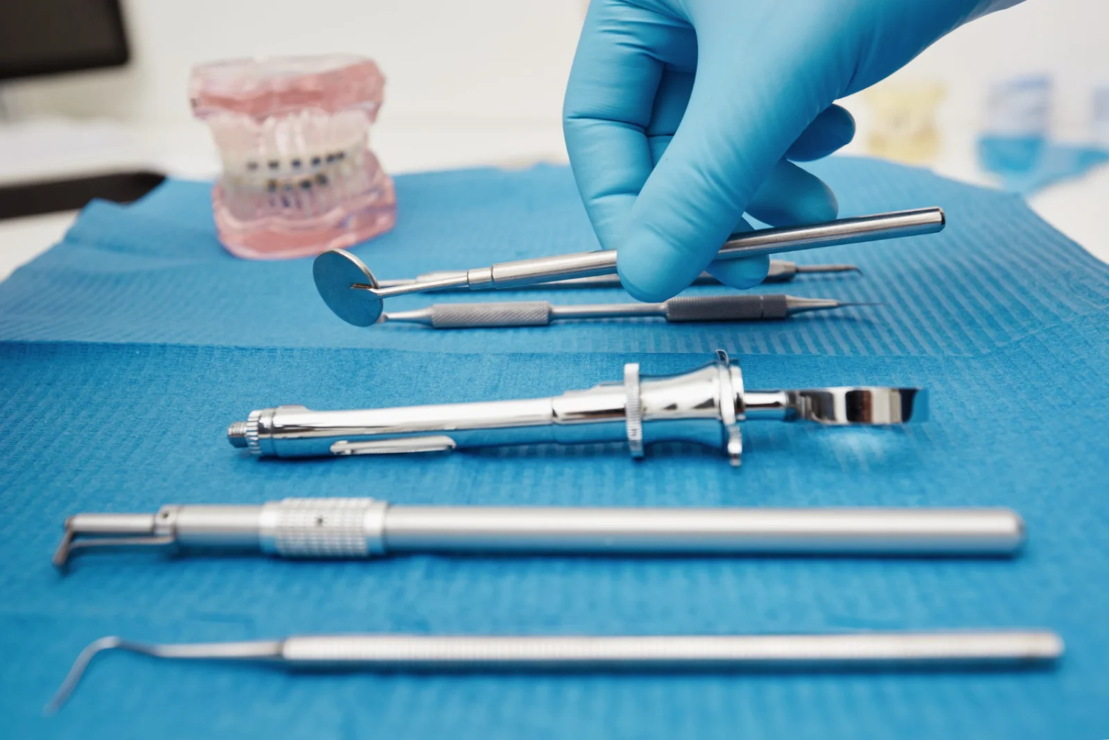 Surgical Instruments for Jaw / Tooth Extraction Banner